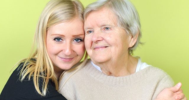 Caregiver Guide: Dos and Don’ts for Engaging Loved Ones with Cognitive Decline